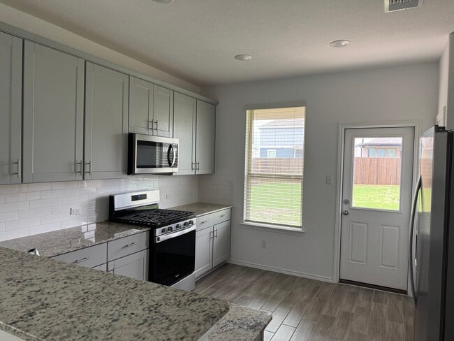 Kitchen - 108 Banyon Dr