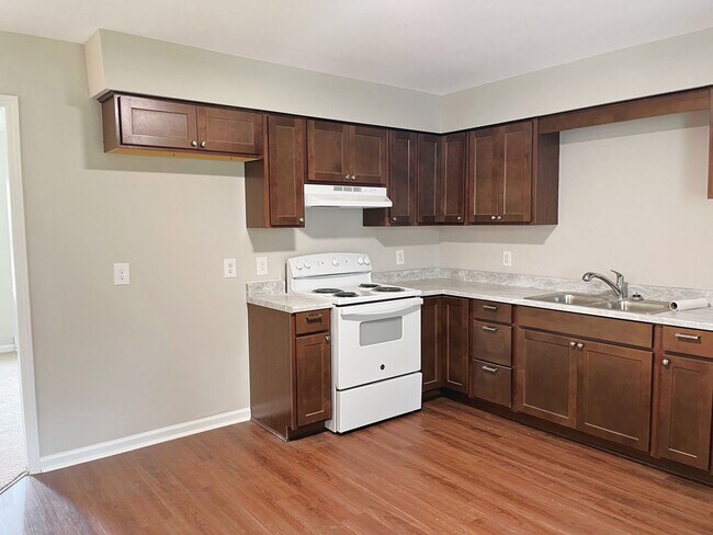 Building Photo - Renovated Greensboro Home