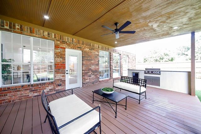 Building Photo - 7505 Larchmont Dr