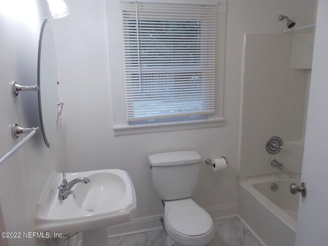 Building Photo - 5738 Cruz Rd