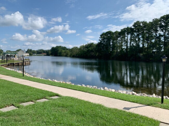 Building Photo - 2136 Clearwater Dr