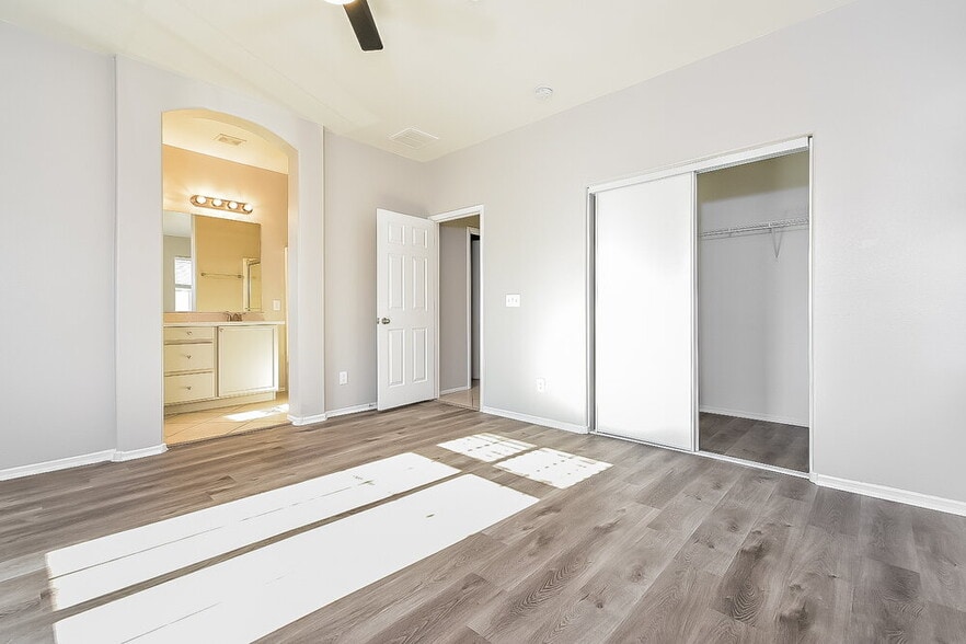 Building Photo - 9729 Red Horse St