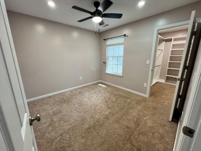 Building Photo - 820 Harbor Woods Dr