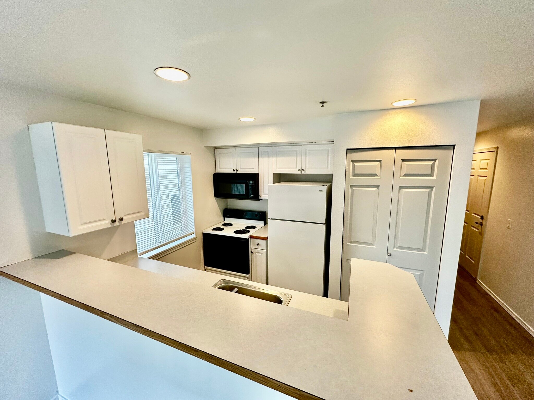 Building Photo - 931 N 86th St