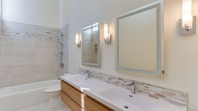 Building Photo - 5bd/5ba Mercer Island Home