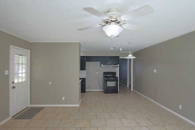 Building Photo - Spacious 2 Bedroom 1.5 Bath Rental on a Corner Lot! Tour Today!