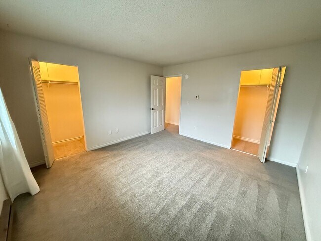 Building Photo - North Tacoma Townhome