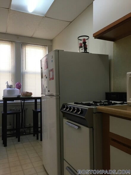 Building Photo - 53 Fellsway W