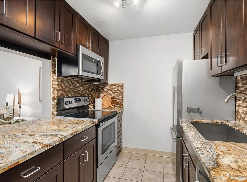 Building Photo - 800 N Allen Pl