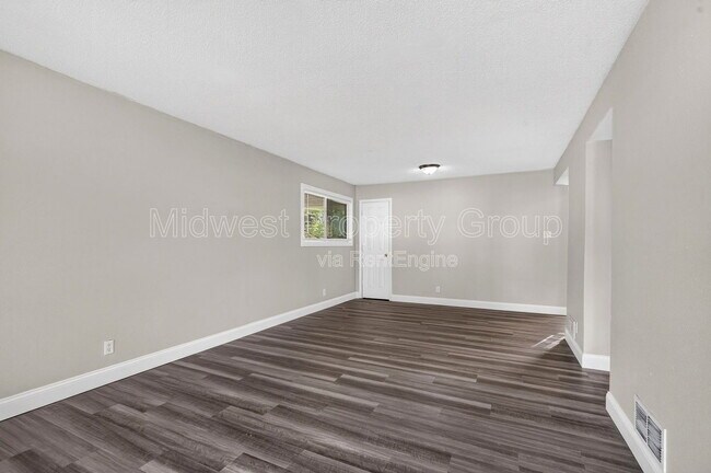 Building Photo - 273 Roderick Dr