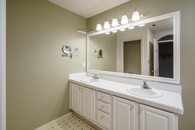 Building Photo - Desirable Fisher's Landing Elementary School District - 3 Bedroom 2.5 Bath