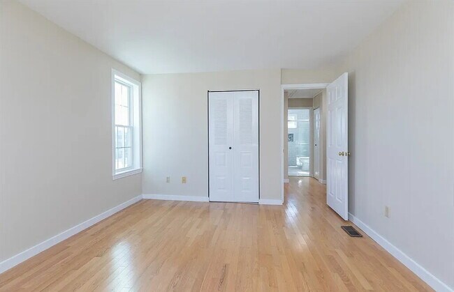 Building Photo - Secure This Beautiful Unit Today