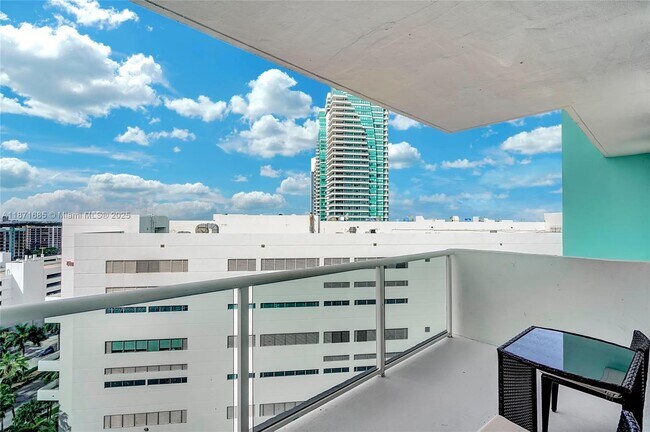 Building Photo - 3725 S Ocean Dr