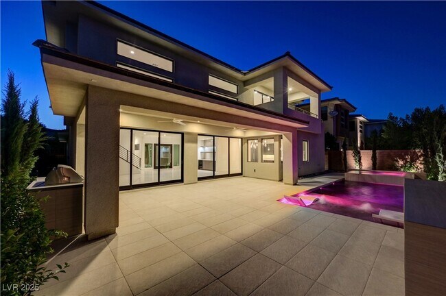 Building Photo - 68 Grey Feather Dr