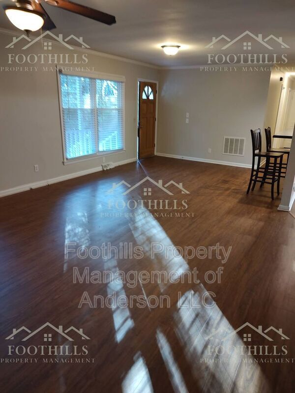 Building Photo - 505 Woodland Cir