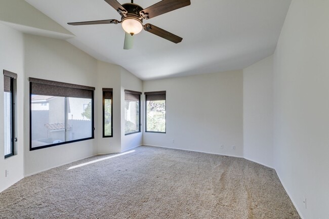 Building Photo - Immaculate 3 bedroom house with a Loft in ...