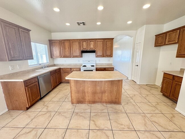 Building Photo - 314 S 117th Dr