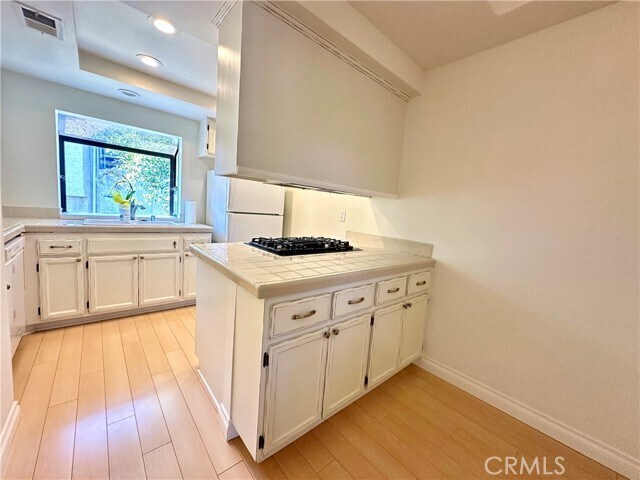 Building Photo - 5736 Skyview Way