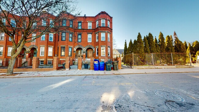 Building Photo - 80 W Cottage St