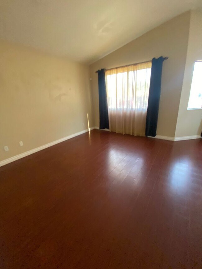 Building Photo - *Special* Large open concept 3 bedroom 2.5...