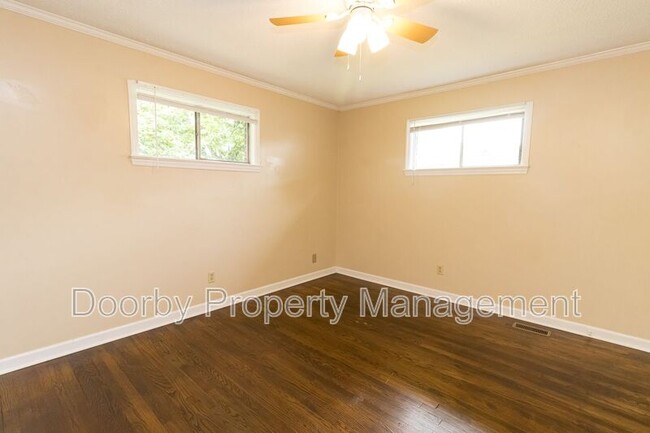 Building Photo - 807 Henderson Ave