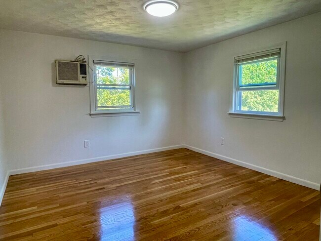 Building Photo - 3 Tufts Ln