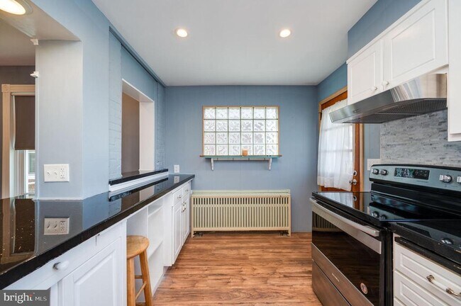 Building Photo - 121 W Arch St