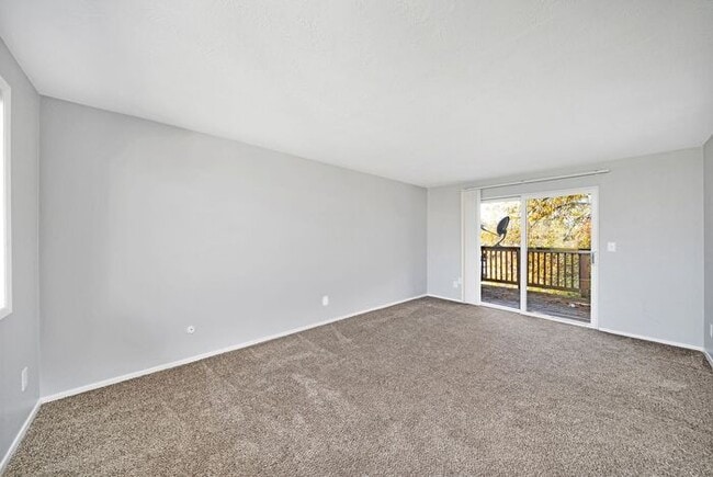 Building Photo - 2 bedroom 1 bath in Milwaukie!!