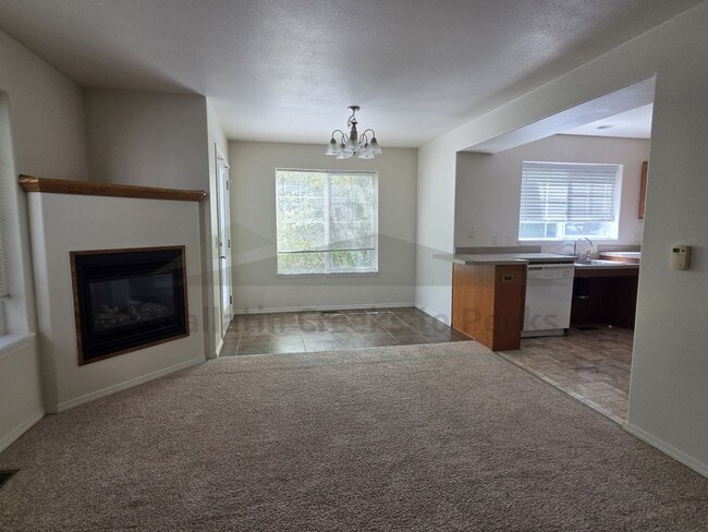 Building Photo - 1098 Longbow Ln