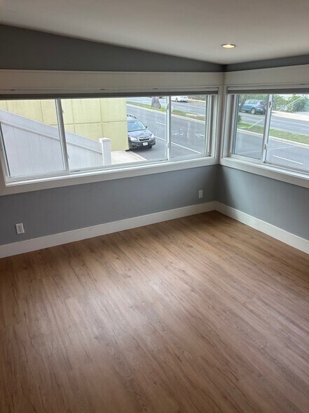 Bedroom corner view out windows - 1534 Manhattan Beach Blvd