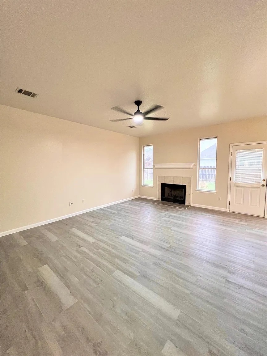 Building Photo - Room in House on Amy Francis St