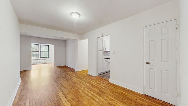 Building Photo - 282 E 35th St