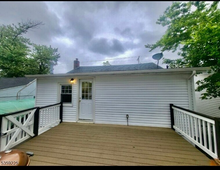 Building Photo - 126 Seabreeze Ave