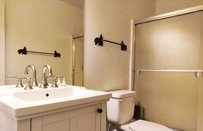 Building Photo - 3 Bedroom Condo w a Summer Pool - Blocks from Incline Beach!!