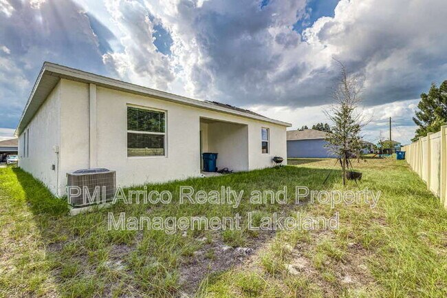 Building Photo - 1121 Deepwater Cir