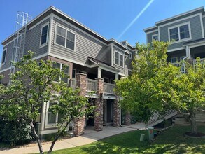 Building Photo - Beautiful End-Unit in North Boulder’s Desirable Dakota Ridge  – Steps from Trails, Bike Paths, an...