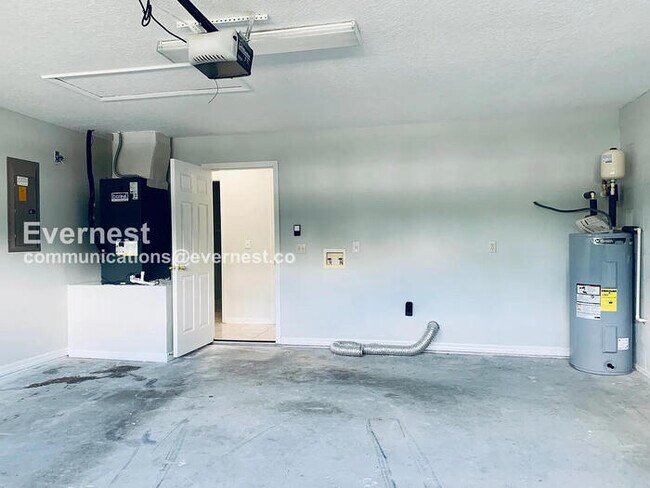 Building Photo - Spacious Home with Attached Garage and Central Air | Pet friendly | Available Soon!