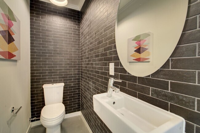 Building Photo - 3bd/2.5ba Seattle Townhome