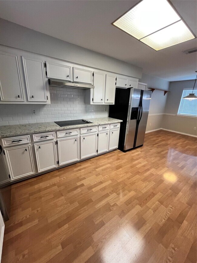 Building Photo - 6218 Woodland Forest Dr