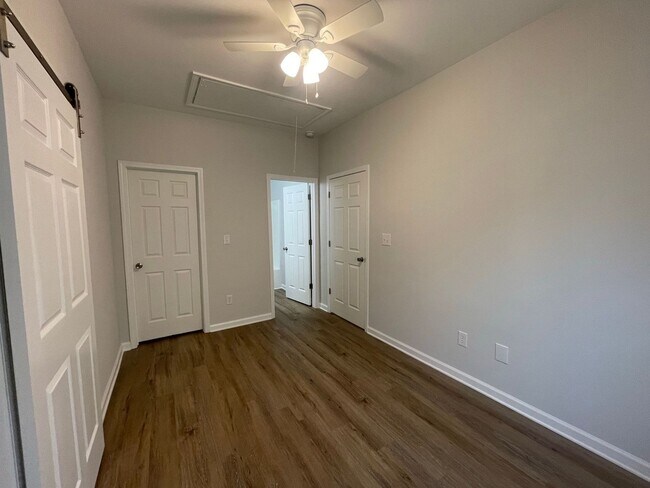 Building Photo - 160 Johnson Dr Ext