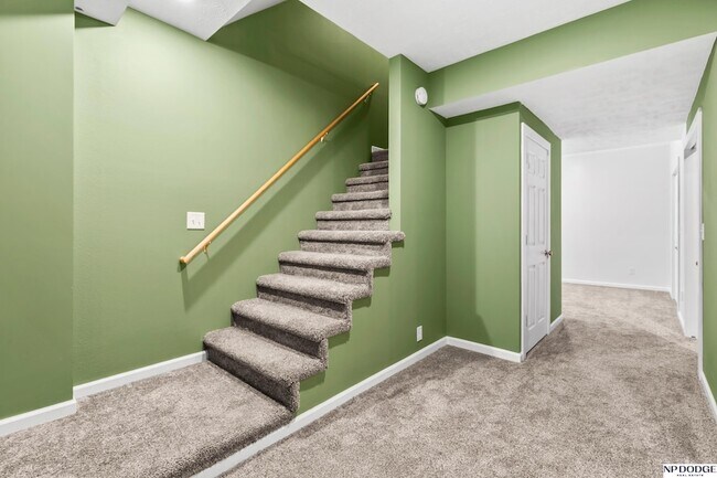 Building Photo - 1104 Valleyview Dr