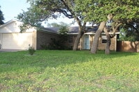 Building Photo - 1414 N Live Oak St