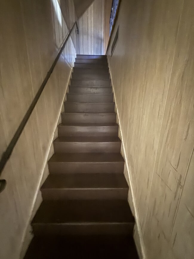 Building Photo - 1230 E 6th Ave