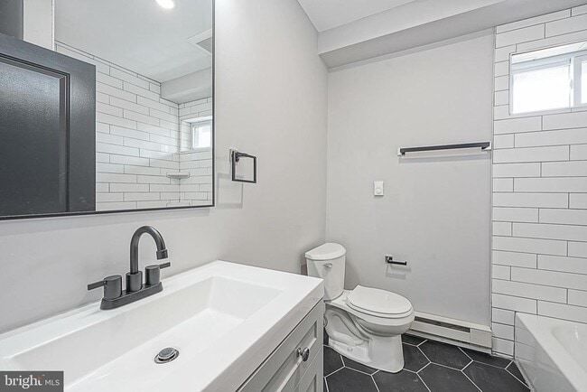 Building Photo - 323 S 51st St