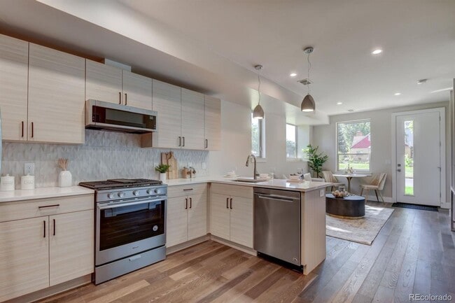 Building Photo - Cherry Creek Townhome - 4 Bed, 4 Bath, Detached Garage