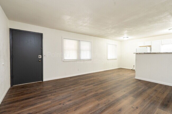 Building Photo - 750 W Dayton Ave