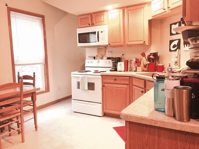 Kitchen - 1104 Pennsylvania Ave