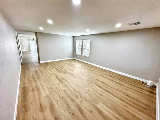 Building Photo - 5660 E Forge Cir