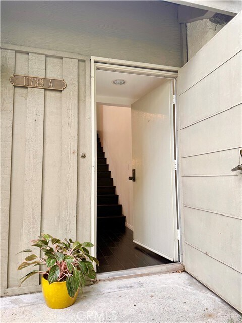 Building Photo - 11738 Moorpark St