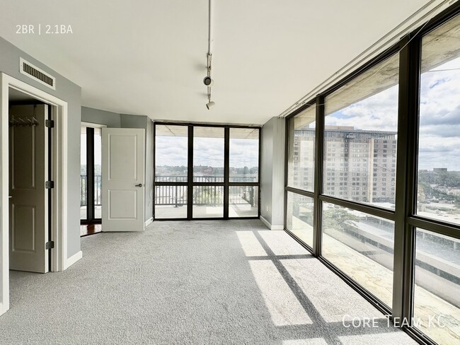 Building Photo - 2 Bed + Den x 2.5 Bath Large Apartment For...